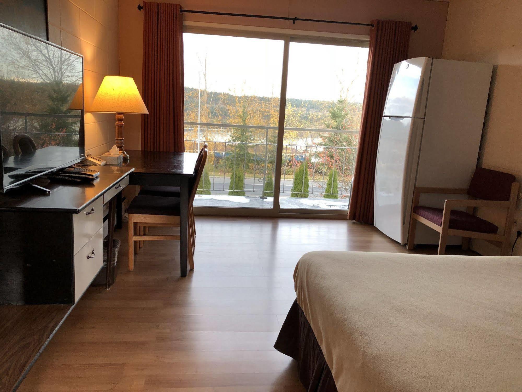 Holiday House Motel Ladysmith Dış mekan fotoğraf