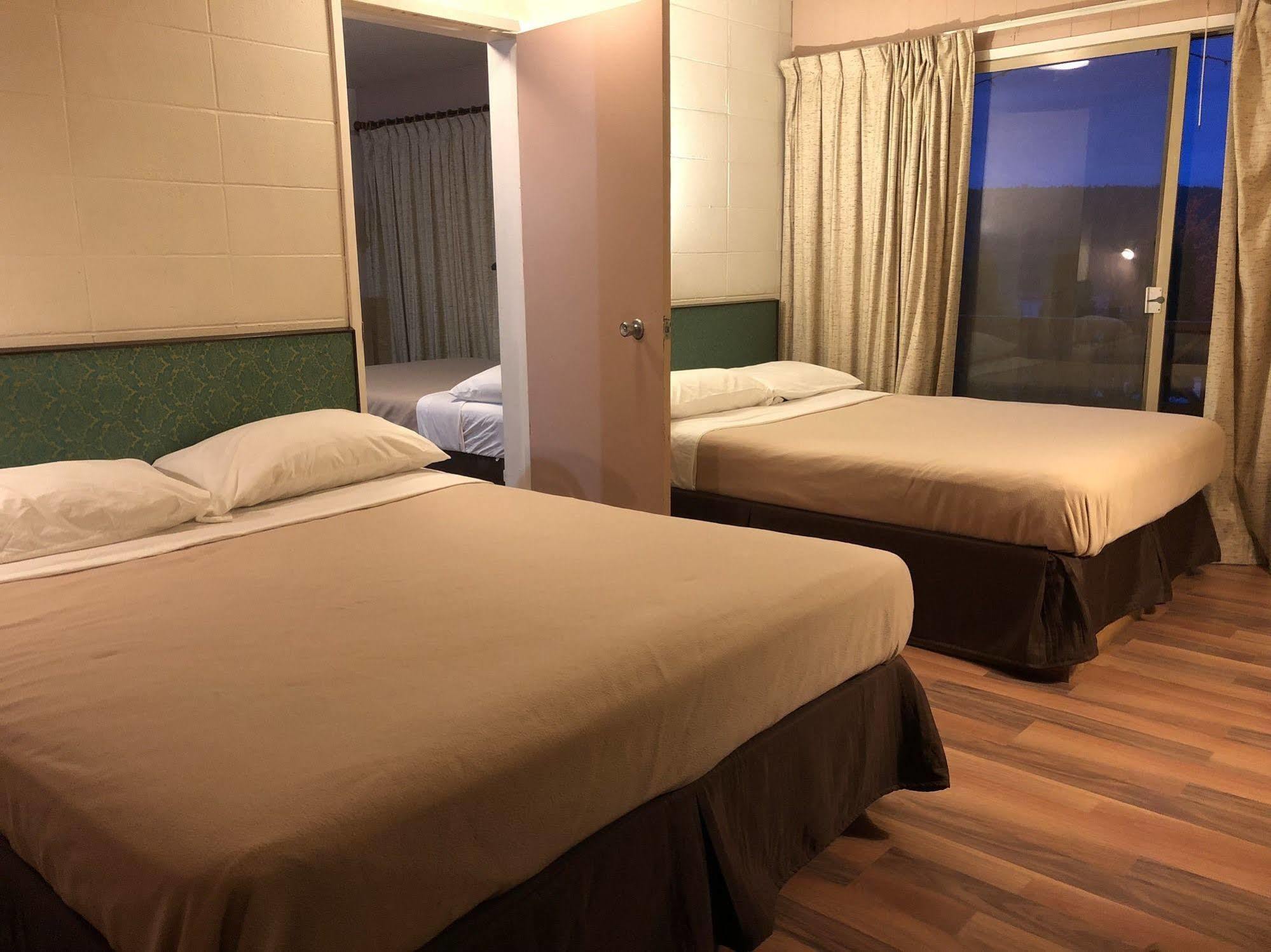 Holiday House Motel Ladysmith Dış mekan fotoğraf